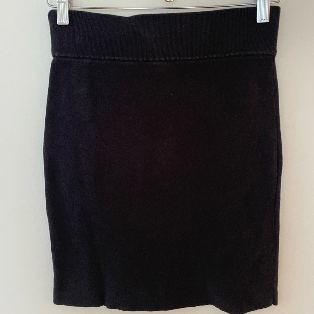 EXPRESS black sweater skirt. Size M.